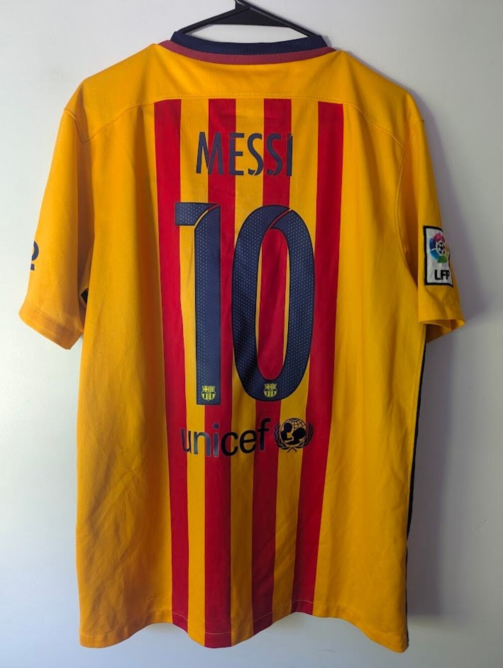 Barcelona Messi Jersey Large CWC Champions Badge Rare
